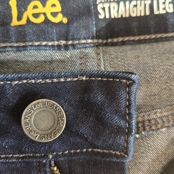 LEE, Women's Dark Blue Jeans. Size 6 (M) - Picture 10 of 12